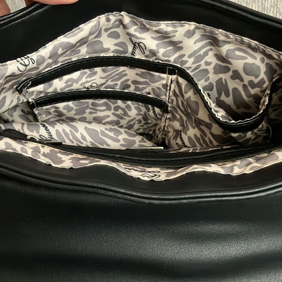 EUC Black & tan guess bag - Picture 13 of 14